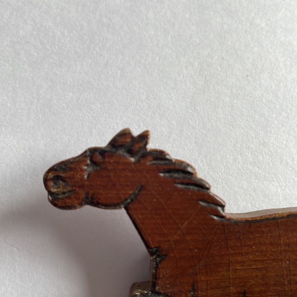 Vintage Hand Carved Hand Crafted Wood Horse Equestrian Pin Brooch Folk Art - Picture 7 of 12